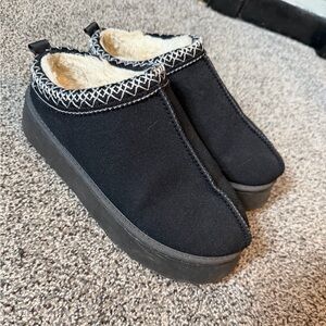 Look-alike Tasman slippers